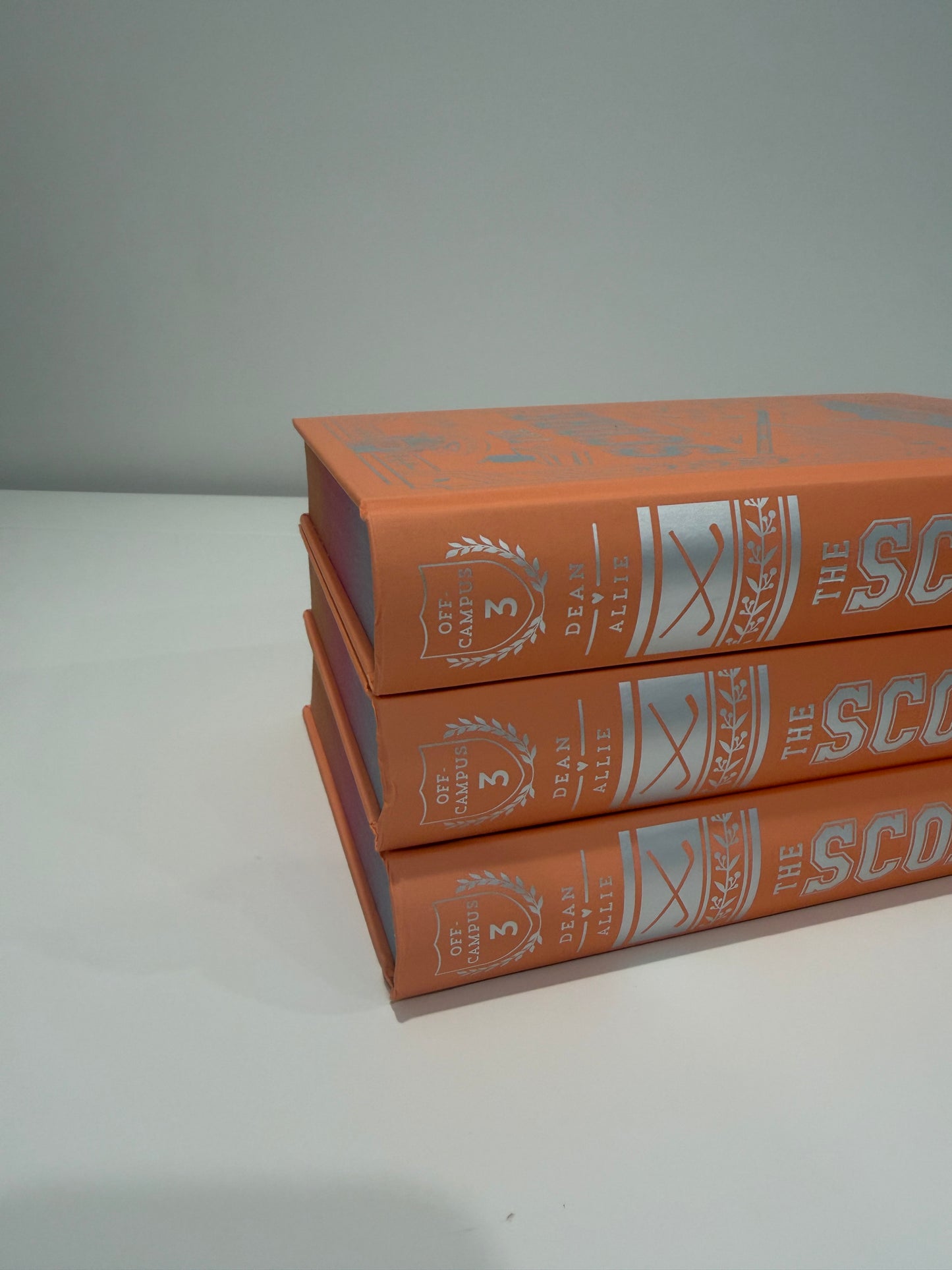 DAMAGED The Score (Collector's Edition Hardcover) by Elle Kennedy